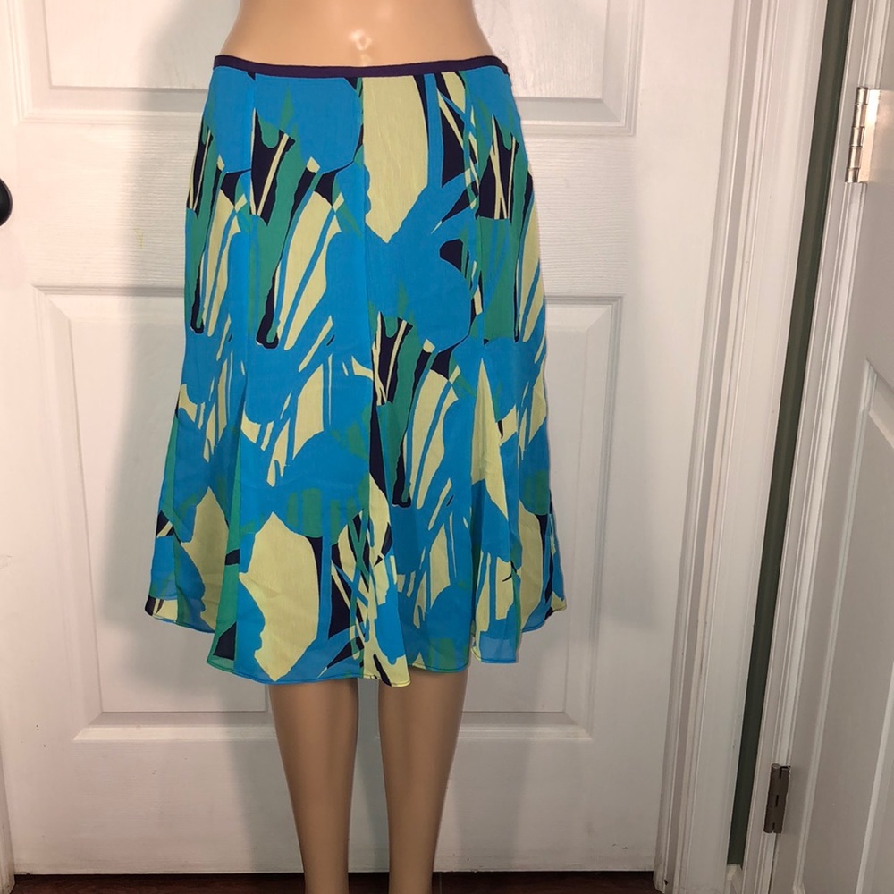 Dana Buchman Blue Print Skirt. NWT. 4